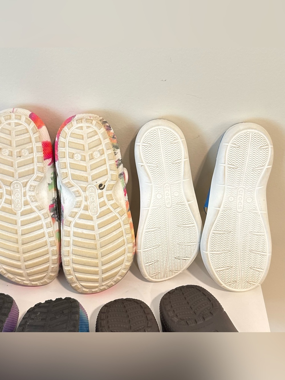 Crocs Slip On Fur Lined Shoe Lot Of Women’s Size 9 Tye Dye Colorful Pink Blue - Picture 9 of 11